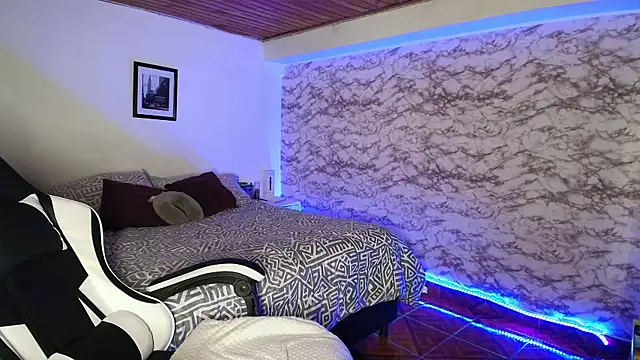 Camila_IRoose webcam