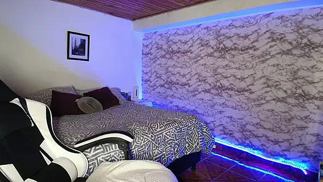 Camila_IRoose webcam