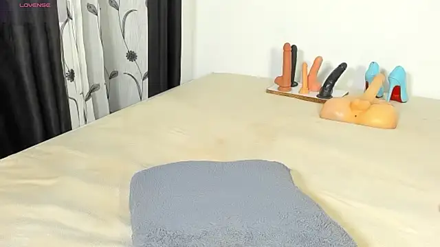 CREAMY_BUBBLEGUM webcam