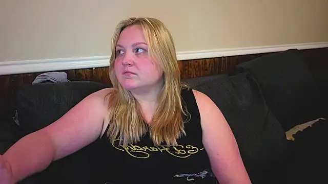 phatassblond - PhatAssBlond's free webcam