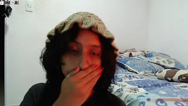 Alina Woolf (AlinaWoolf_)