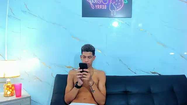 Little_nicoll webcam