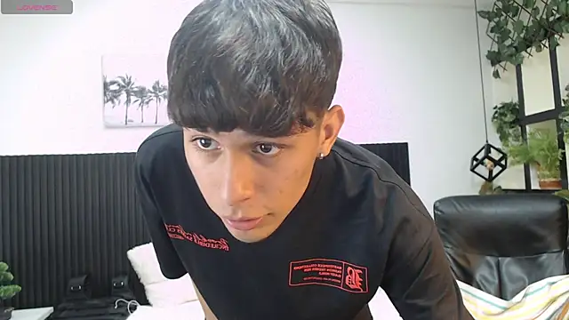 draxblade09 (M twink) - finger in my ass