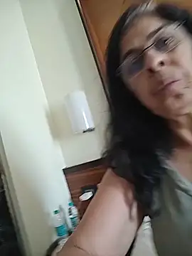 nakedmilfx (F mature) - Fingers in pussy