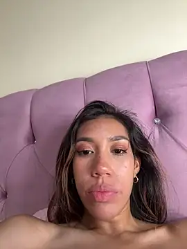 Webcam Model (zoe_storm) is live