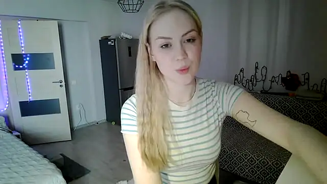 LunaPeony webcam