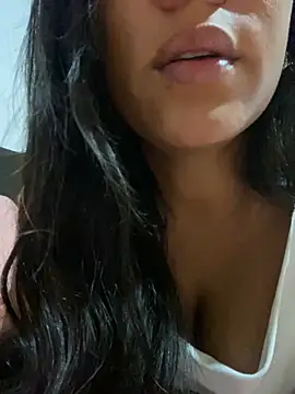 bea3liz (F young) - Show ass with plug