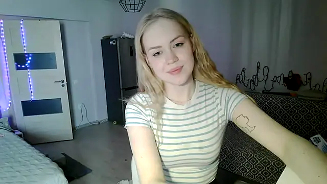 LunaPeony webcam
