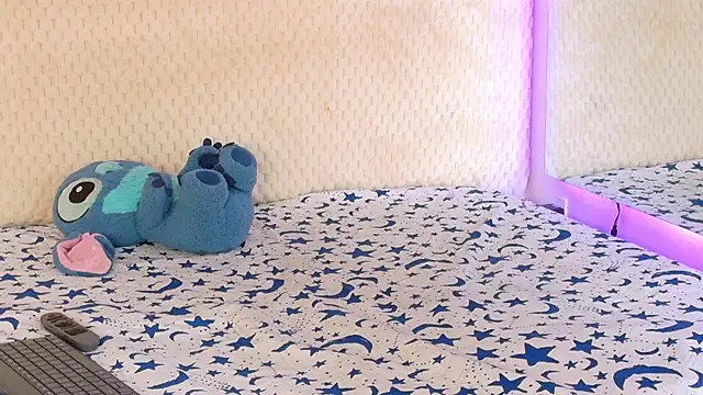 meghanmure (F teen) - Rub pussy