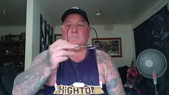 kinkyblueyes69 (M mature) - naked