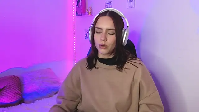 emily_lindey - Emily_Lindey's free webcam - UK Sex Cams