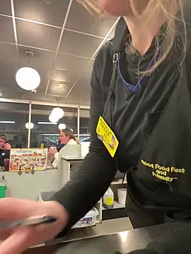 queenkelly1234 (F milf) - OrGASM in Waffle HOUSE