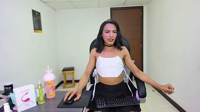 Aisha_hotts777 webcam