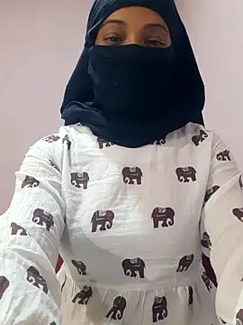 chathuni (F milf) - full nude in public