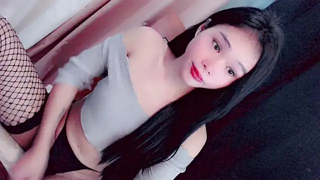 Amomentoflust99 live sex cam