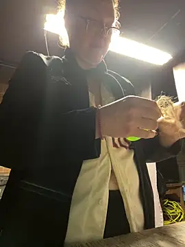 Webcam Model (HTXBELLE)  is live.Free join now!