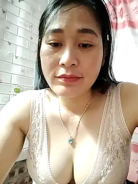 ngoclinh_69 (F milf) - Show feet