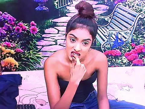 IndianPretty14u2Luv webcam
