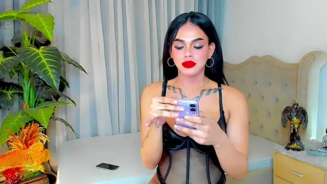 MochaliciousTransOnTop webcam