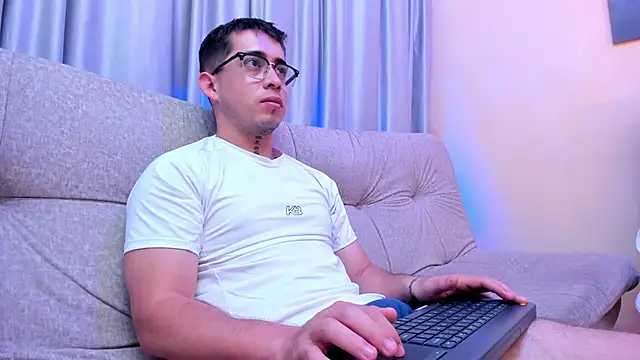 Tommas_Jhonson webcam