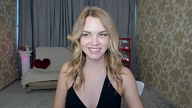 LunaFlinn live sex cam