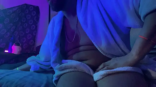 guyst049 (Ask my age) - - - MAKE ME COMPLETELY NAKED - -