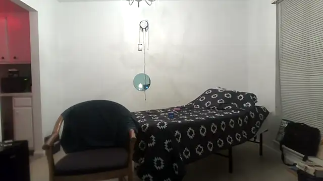 Peachestabby147 live sex cam