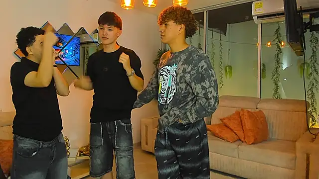 Houseofwarrios webcam