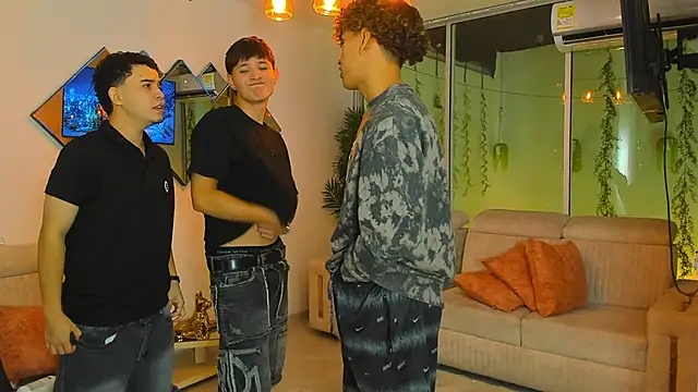 Houseofwarrios webcam