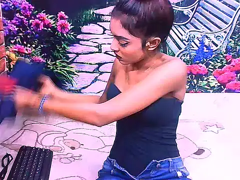 IndianPretty14u2Luv webcam