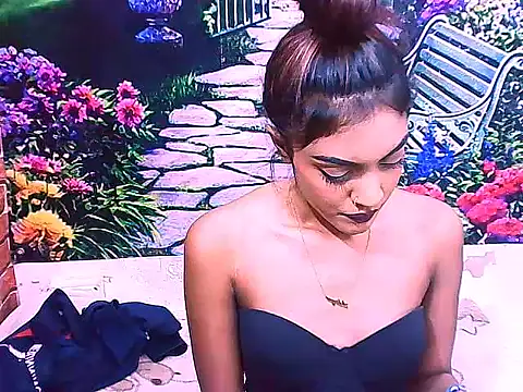 IndianPretty14u2Luv webcam