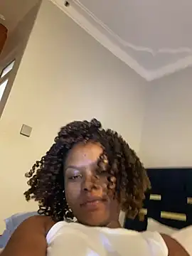 Webcam Model (Dellah27)  is live.Free join now!