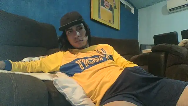 AlexAlejandro13 webcam