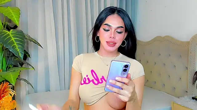 MochaliciousTransOnTop webcam