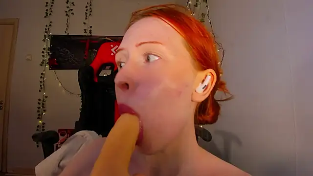 fruttitatti (F young) - assfinger and deepthroat