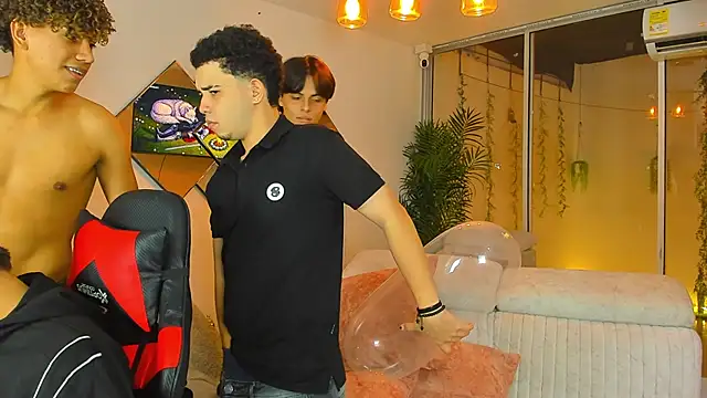 Houseofwarrios webcam