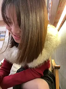 美女littleqiu在线直播