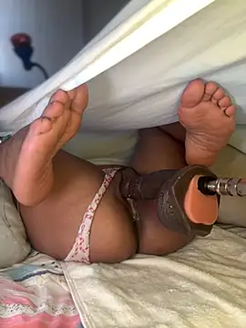 roussh (Ask my age) - U get soaked when you see my drip pussy.