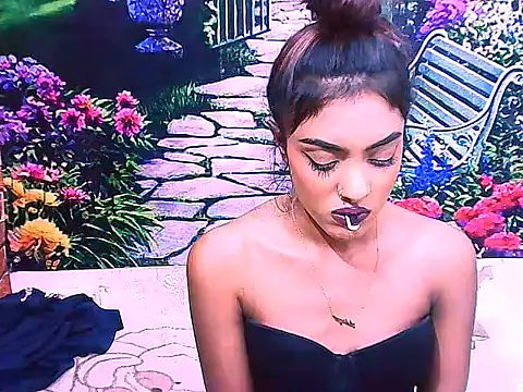 IndianPretty14u2Luv webcam