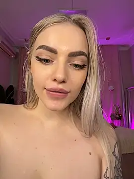 HugeBoobsAlice webcam