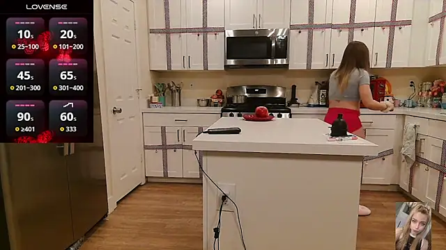 Blondiewithanass webcam