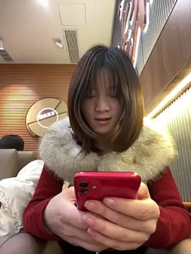 美女littleqiu在线直播