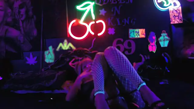 daddyandsplashqueen (Ask my age) - Bend Over And Shake This Ass For U