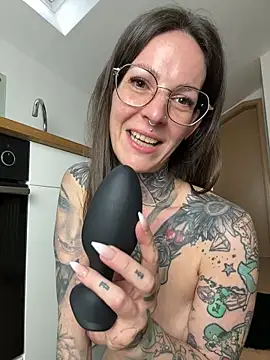 BrownieyQueen webcam