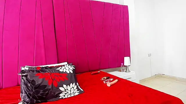 isabella_barbie (F young) - 👗 kiss with tongue 5 second💎