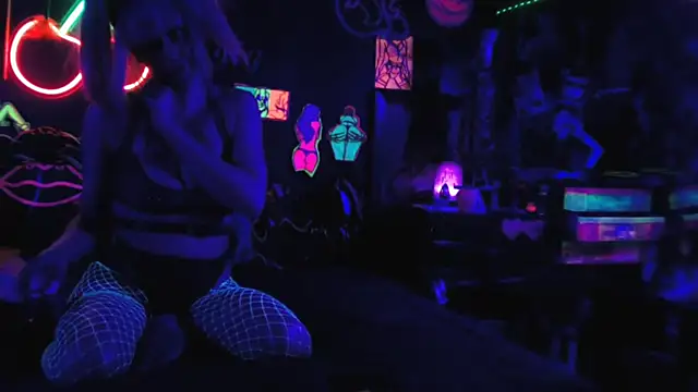 daddyandsplashqueen (Ask my age) - Bend Over And Shake This Ass For U