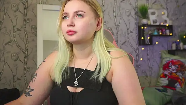 moon_valkyrie (F young) - Rub pink pussy