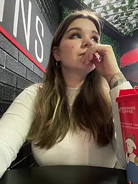 pumashyxd (F young) - SQUIRT IN THE CAFE UNDER TABLE