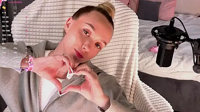 HollisBeckett live sex cam