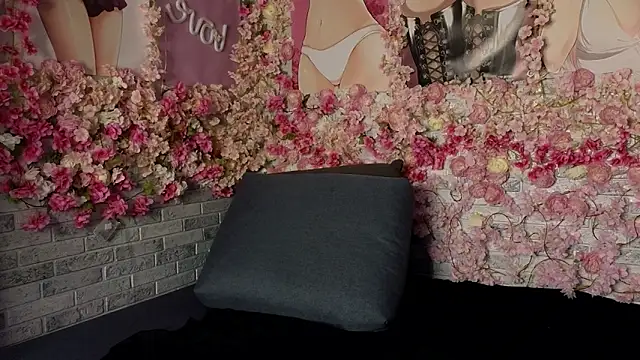 KinkyFriedChicks webcam